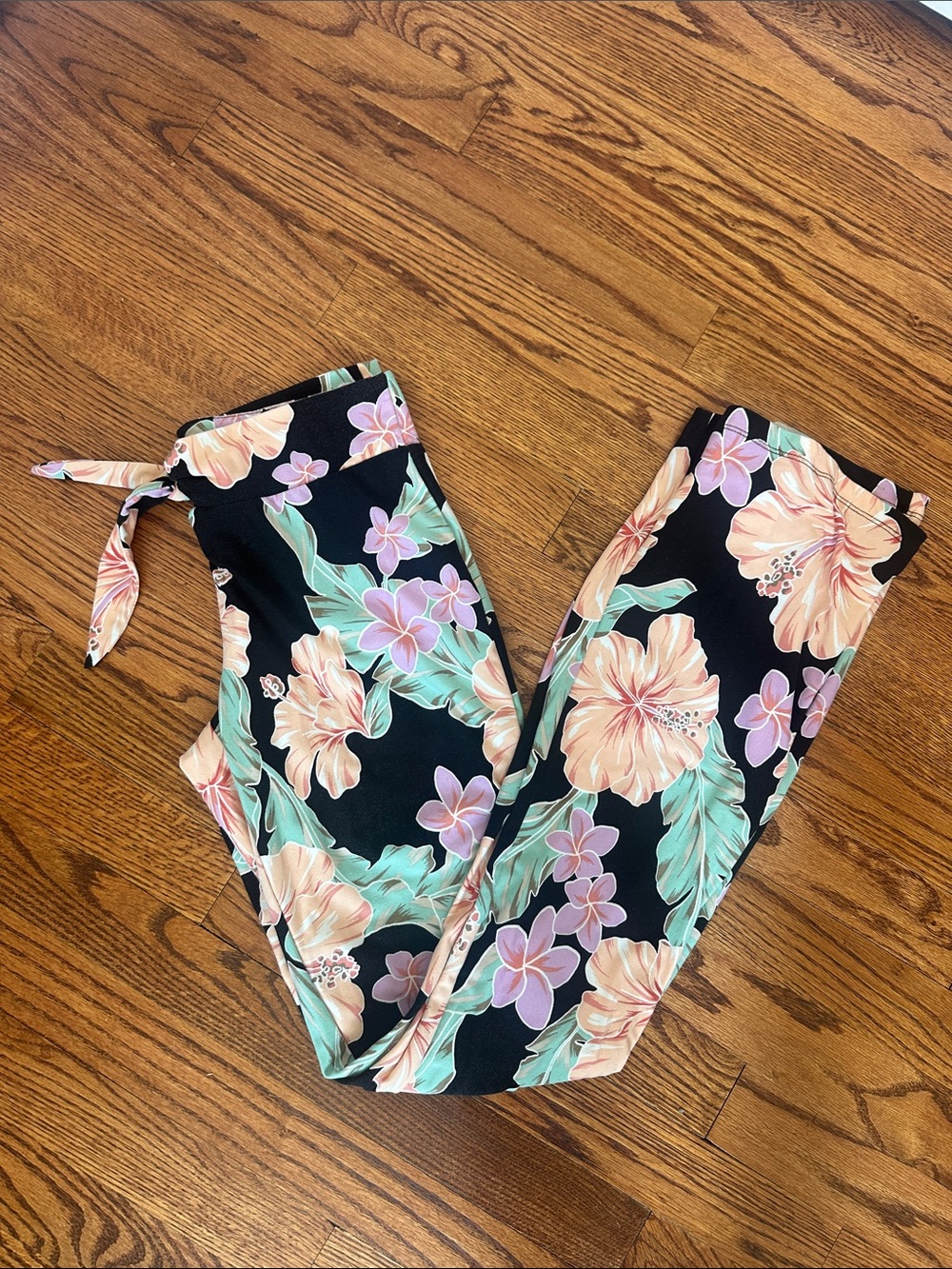 Floral Tie-Waist Leggings - Black with Peach & Mint Hibiscus Print